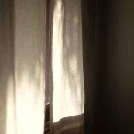 La Sen_Thu An_Phong Don Co Cua So Nhin Ra Ban Cong Daire Thon An Hoa Dış mekan fotoğraf