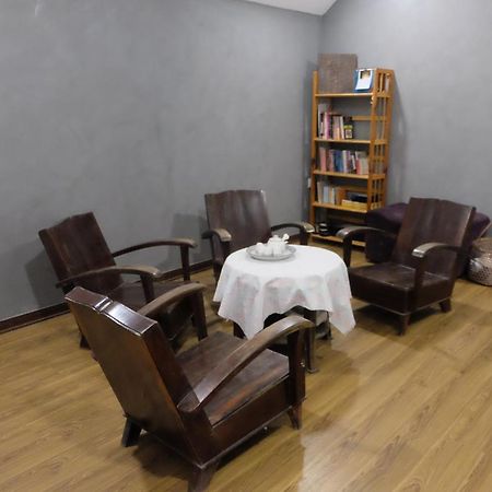 La Sen_Thu An_Phong Don Co Cua So Nhin Ra Ban Cong Daire Thon An Hoa Dış mekan fotoğraf