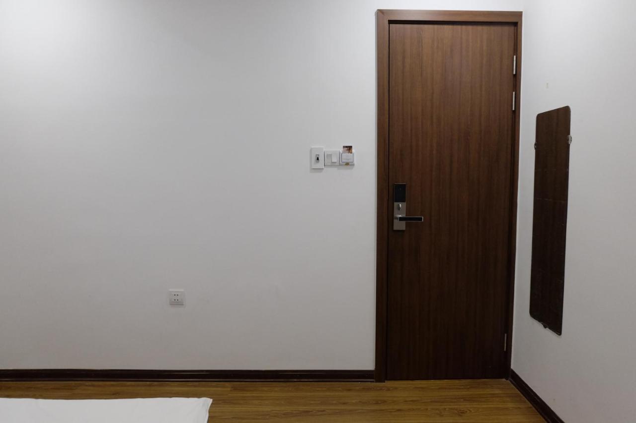La Sen_Thu An_Phong Don Co Cua So Nhin Ra Ban Cong Daire Thon An Hoa Dış mekan fotoğraf