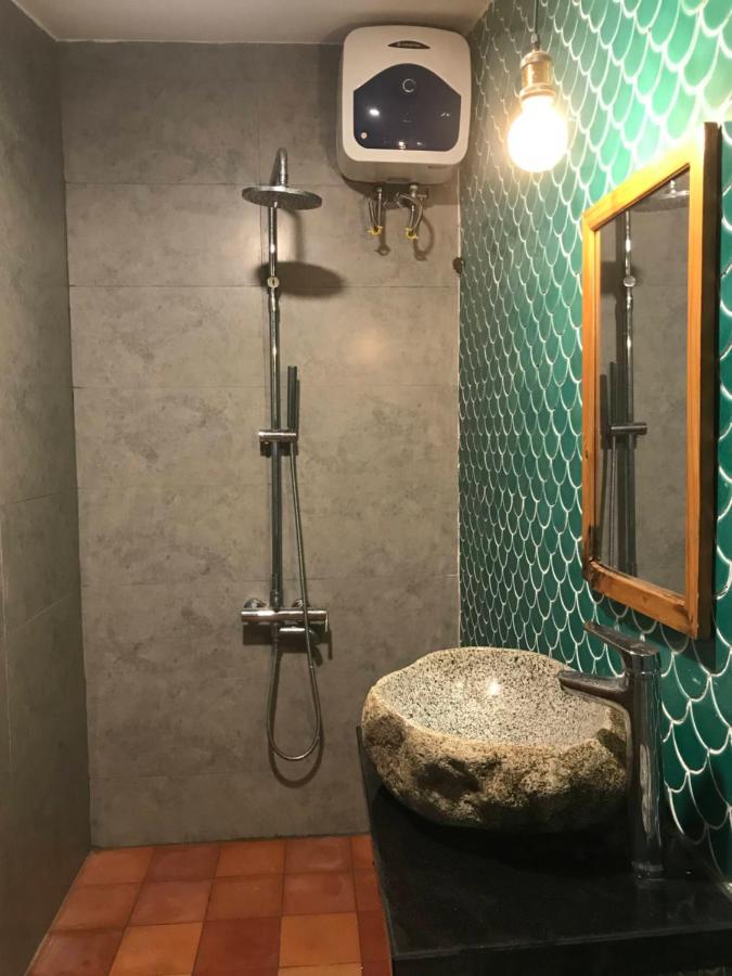 La Sen_Thu An_Phong Don Co Cua So Nhin Ra Ban Cong Daire Thon An Hoa Dış mekan fotoğraf